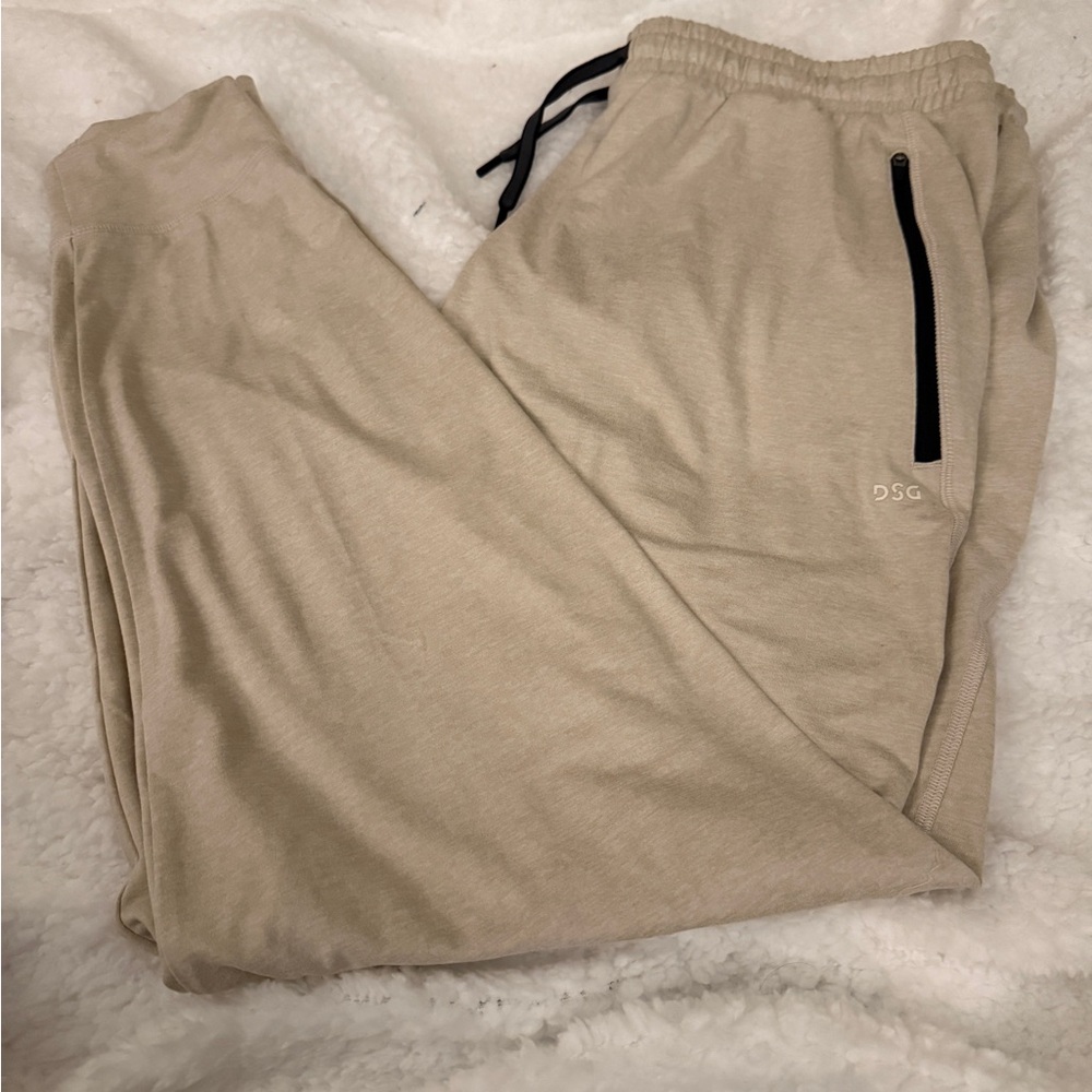 DSG Men’s Athletic  cotton relaxed Jogger. NWT. Tan. Large